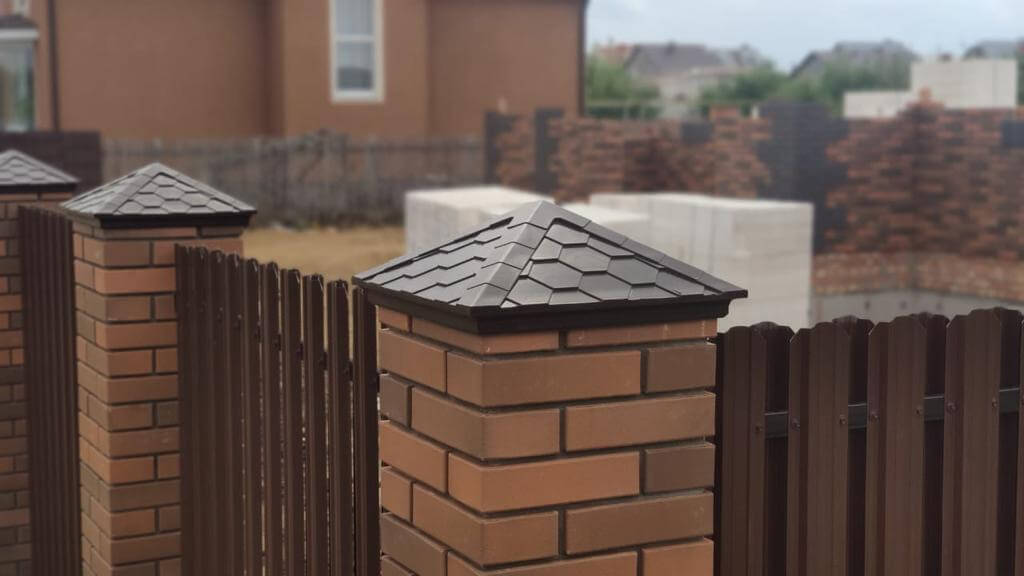 Колпак Zking Эверест Коричневый на столб 1.5х1.5 кирпича (390х390мм) в Добрянке фото