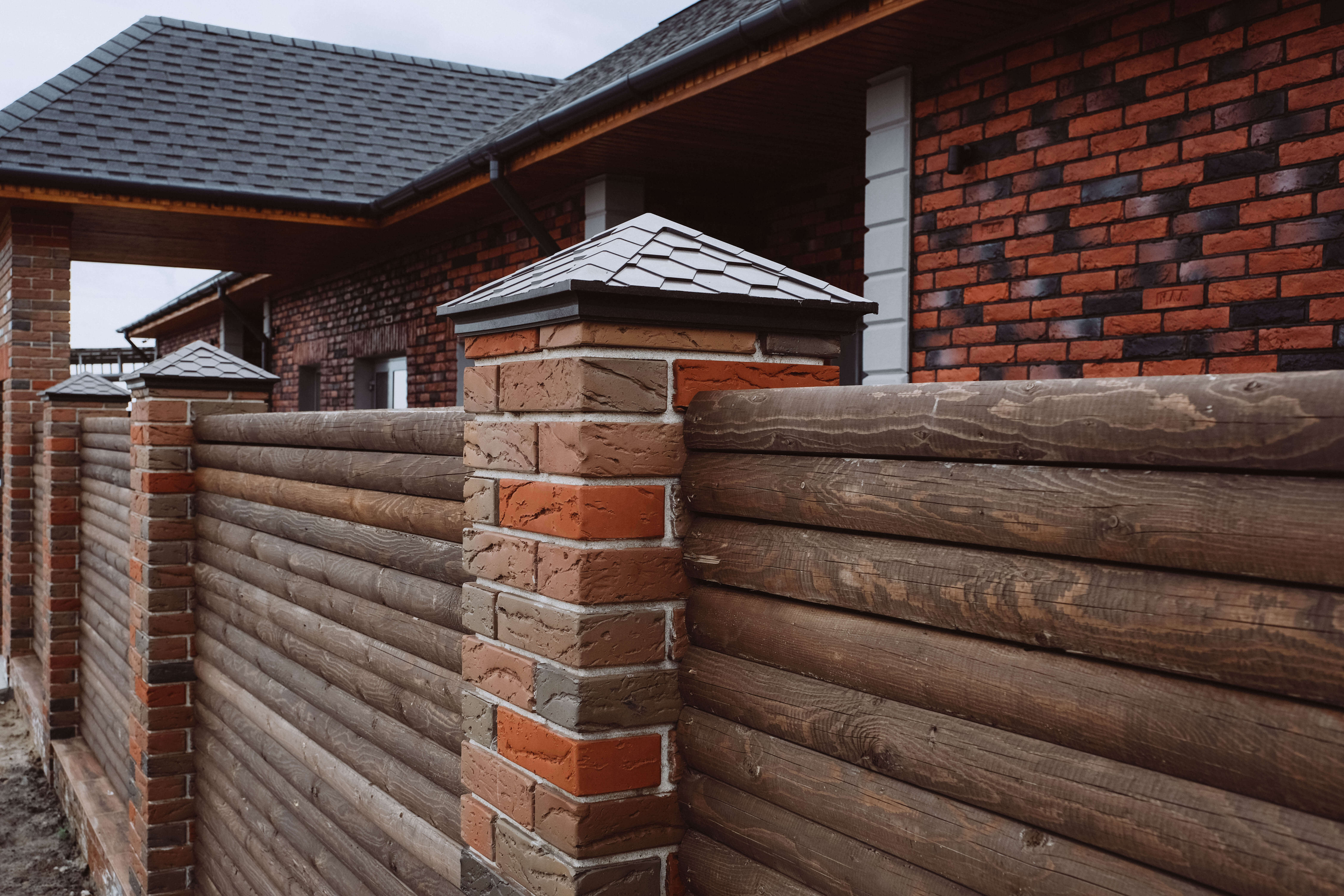 Колпак Zking Эверест Коричневый на столб 1.5х1.5 кирпича (390х390мм) в Добрянке фото