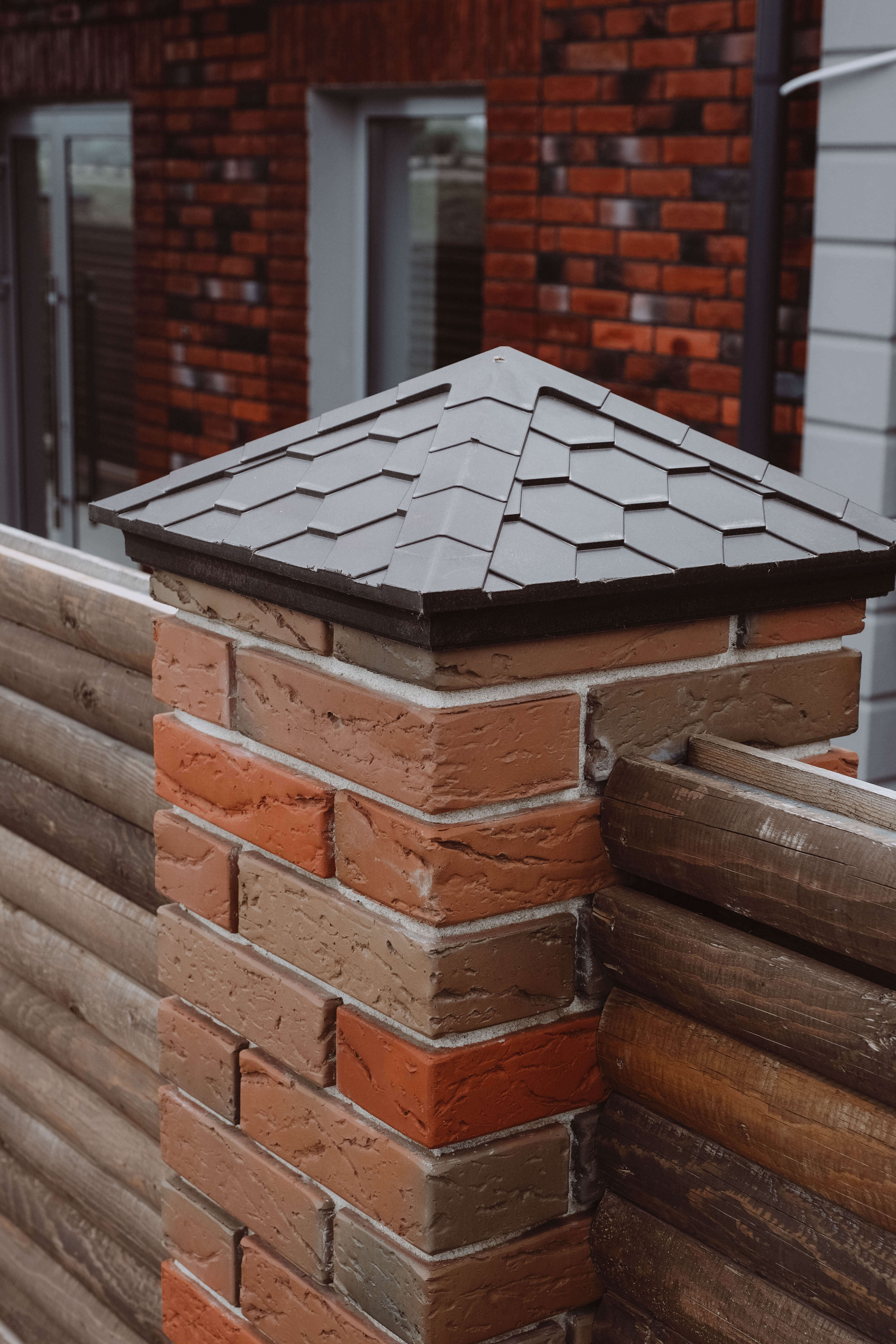 Колпак Zking Эверест Коричневый на столб 1.5х1.5 кирпича (390х390мм) в Добрянке фото